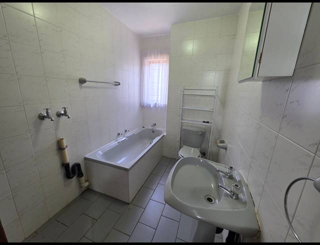 2 BEDROOM FLAT FOR SALE IN VANDERBIJLPARK SE 2
